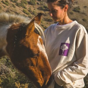 Buzo Jacarandá de algodón orgánico, estampa floral oversize unisex de Ethical Bear